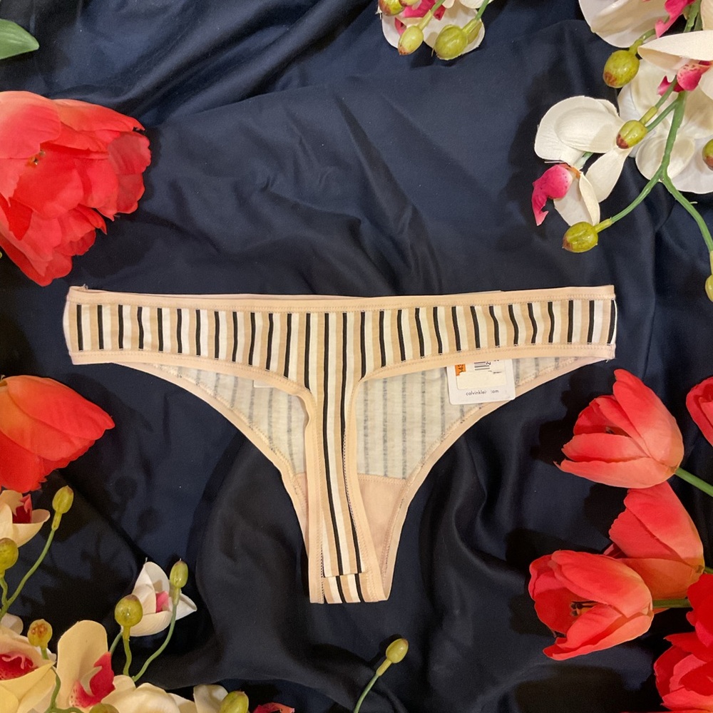 NWT Calvin Klein Striped Thong Size Small - Picture 2 of 6